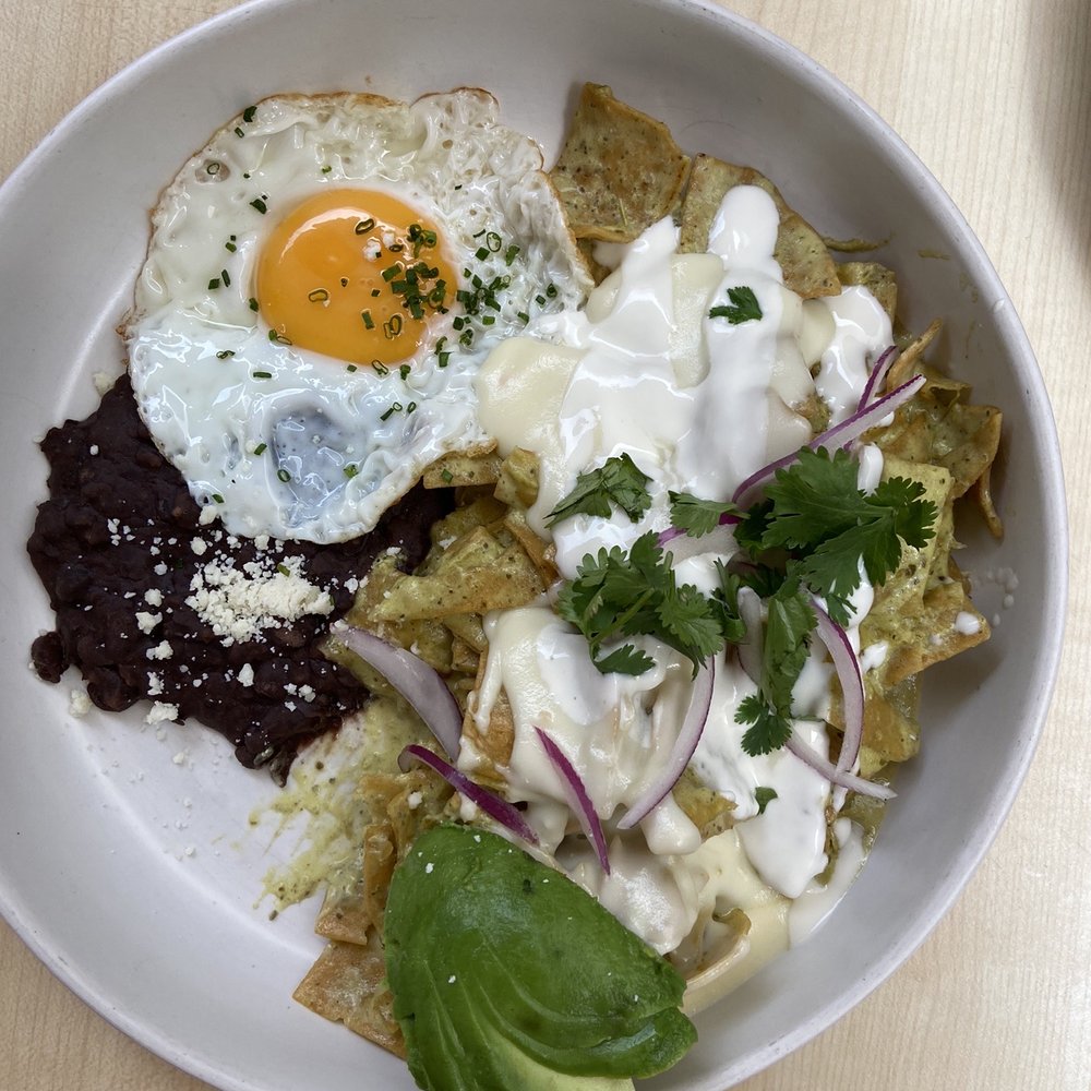 Mantequilla - Chilaquiles salsa poblana - Breakfast & Brunch Near Me - Tijuana, BCN