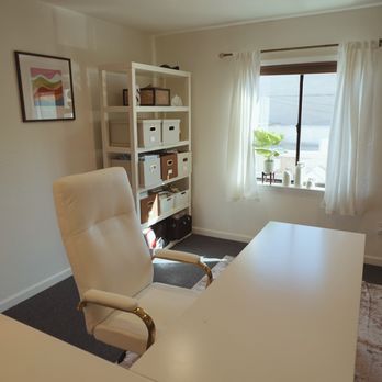Shelley Sinclair LEP - Another view of the assessment room and office. - Psychologists Near Me - Los Altos, California