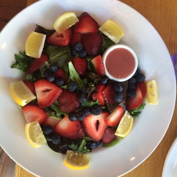 Mussels & More - Berry Salad w/ Raspberry Vinaigrette - Seafood Near Me - Brooklyn, New York Mussels & More - Berry Salad w/ Raspberry Vinaigrette - Seafood Near Me - Brooklyn, New York
