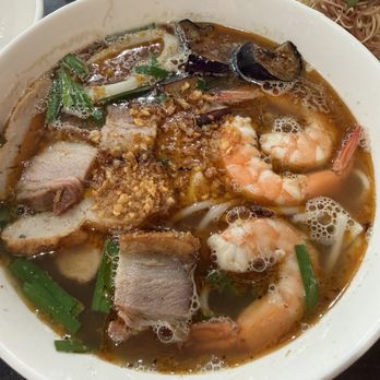 Nam Ni's Kitchen - My beautiful big bowl of soup. I requested no fish, otherwise this dish will include fish. - Vietnamese Near Me - Westminster, California