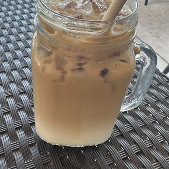 Vanilla Espresso French Café - Iced Cinnamon Bun Latte with Regular Milk - Breakfast & Brunch Near Me - Miami Lakes, Florida