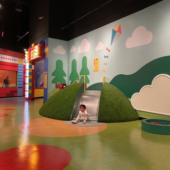 Legoland Discovery Center - Small slide for small kids, near their food area - Indoor Playcenter Near Me - Milpitas, California Legoland Discovery Center - Small slide for small kids, near their food area - Indoor Playcenter Near Me - Milpitas, California