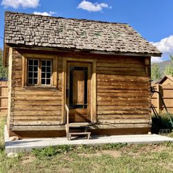 Summit Historical Society - Cabin exterior