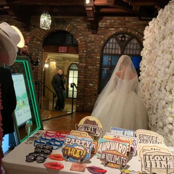 Fotobombit - We do weddings - Photo Booth Rentals Near Me