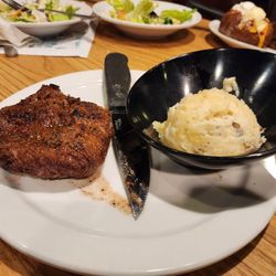 Mickey's Top Sirloin - 8oz fillet with mashed potatoes
