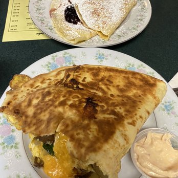 Kelly's Cafe - Ms P up close and monte in the back - Creperies Near Me - Brunswick, Ohio