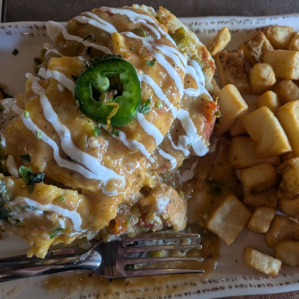 Eggs Benedict with home fries