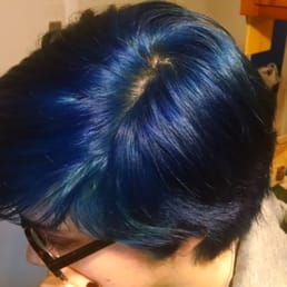 Perfect blue hair (at least for this 15 yo girl)