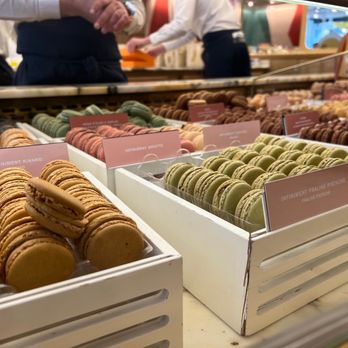 Pierre Hermé - Macarons!! - Chocolatiers & Shops Near Me - Paris, 75 Pierre Hermé - Macarons!! - Chocolatiers & Shops Near Me - Paris, 75