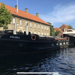 Privatklinikken Aniara - Unique location on houseboat next to the parlament.