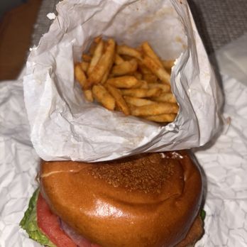 Scarlet 158 Restaurant - Grilled Chicken Sandwich - Breakfast & Brunch Near Me - New Brunswick, New Jersey