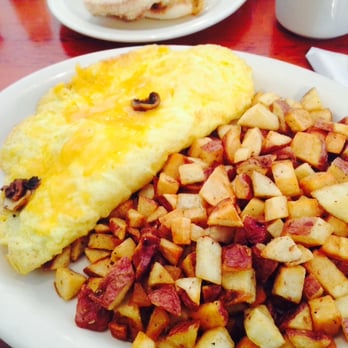 Prospect Cafe - Mushroom and cheese omelette with home fries. - American Near Me - Prospect, Oregon