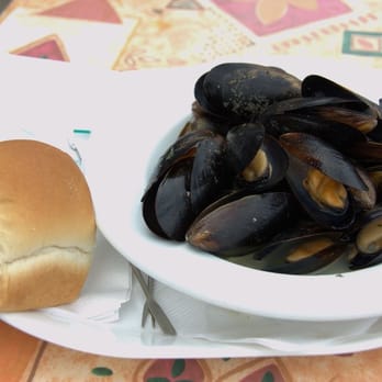 Halls Harbour Lobster Pound - a bowl of mussels and a roll - Seafood Near Me - Kings, Nova Scotia Halls Harbour Lobster Pound - a bowl of mussels and a roll - Seafood Near Me - Kings, Nova Scotia