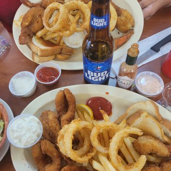 Sherry's Texan - 6pcs jumbo shrimp with fries and salad with house dressing - Seafood Near Me - San Antonio, Texas