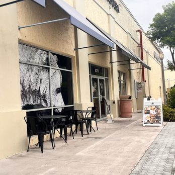 Daboba - Outside of Daboba - Bubble Tea Near Me - Miami, Florida