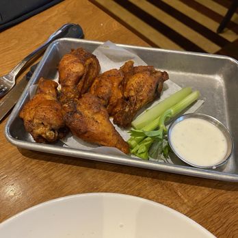 BJ's Restaurant & Brewhouse - Búfalo style chicken Wings , BJ's - New American Near Me - Miami, Florida