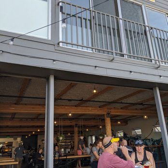 Joinery - 09-26-2020 A mix of indoor and outdoor seating during COVID - American Near Me - Sausalito, California Joinery - 09-26-2020 A mix of indoor and outdoor seating during COVID - American Near Me - Sausalito, California