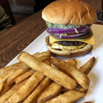 State & Main Kitchen & Bar - Main burger - Bars Near Me - Gloucester, Ontario