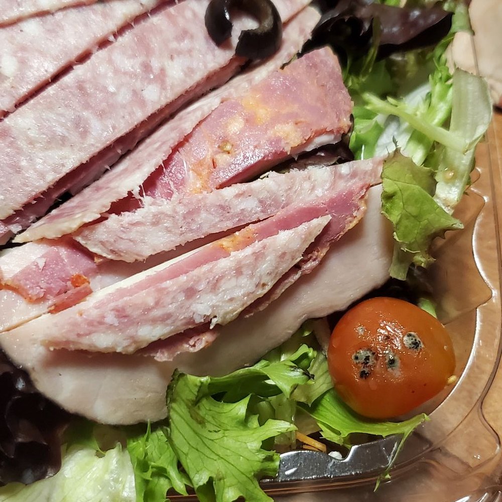 $13 salads...moldy tomatoes.  Rude help.  Pizza joints in Mayfield are a dime a dozen. Skip this one.