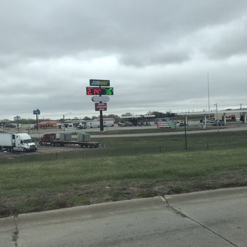 Fat dogs - Price on sign $2.149, price at pump $2.599 - RIP OFF!! - Convenience Stores Near Me - Ogallala, Nebraska