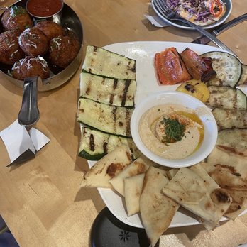 Hops & Sessions - Hummus Plater - Beer Bar Near Me - Livermore, California