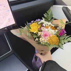 Annie's Main Street Floral - Flowers done right on spot for a great price
