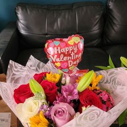 Lucy's Florist - Courtesy arrangement