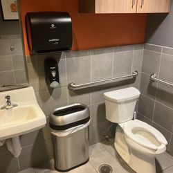 Orangetheory Fitness - Bathroom