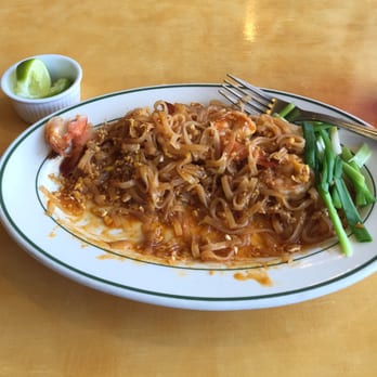 Nara Thai - Shrimp Pad Thai - much too oily and sweet for my taste. - Thai Near Me - Houston, Texas