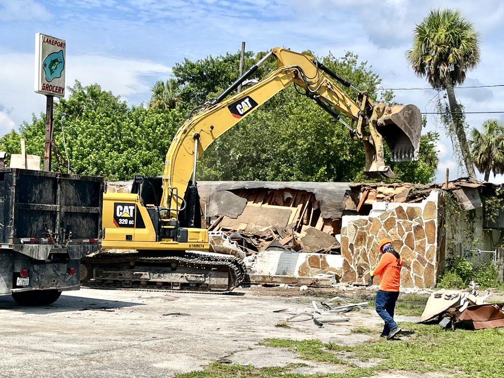 Lakeport Grocery Logo