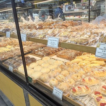 Paris Baguette - Each bread and pastry is neatly enclosed inside either a bag or container - Bakeries Near Me - Irvine, California Paris Baguette - Each bread and pastry is neatly enclosed inside either a bag or container - Bakeries Near Me - Irvine, California