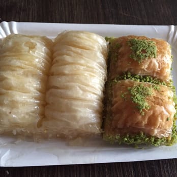 Ali Baba - Cocos- und Pistazien-Baklava: Ein Traum!!! - Bakeries Near Me - Leipzig, SN
