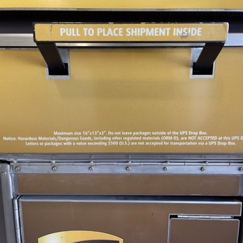 FedEx Dropoff Box - Note the maximum size for the UPS box is stated as 16"x13"x3". - Shipping Centers Near Me - Aiea, Hawaii FedEx Dropoff Box - Note the maximum size for the UPS box is stated as 16"x13"x3". - Shipping Centers Near Me - Aiea, Hawaii