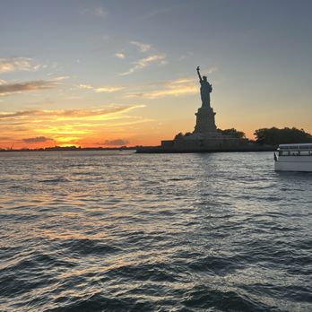 Classic Harbor Line New York - Statue of Liberty - Boating Near Me - New York, New York
