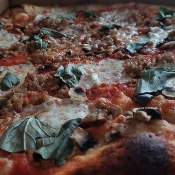 Ramble Pizza - a pizza in a box - Food Trucks Near Me Ramble Pizza - a pizza in a box - Food Trucks Near Me