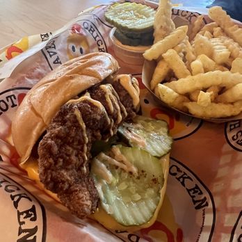 Dave's Hot Chicken - Chicken Shop Near Me - Altamonte Springs, Florida Dave's Hot Chicken - Chicken Shop Near Me - Altamonte Springs, Florida