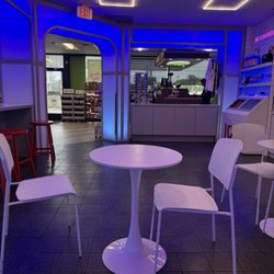 Moonburger - Seating