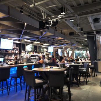 Moku Kitchen - Cocktail Bars Near Me - Honolulu, Hawaii