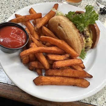 Riverside Clubhouse - Split a burger with sweet potato fries - New American Near Me - Sacramento, California Riverside Clubhouse - Split a burger with sweet potato fries - New American Near Me - Sacramento, California