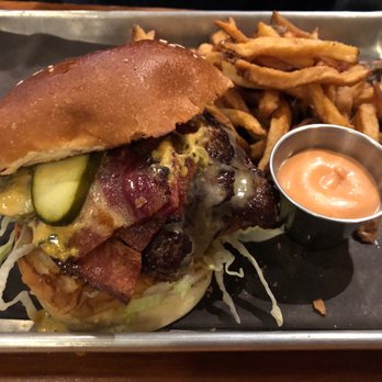 Indie Ale House - Indie Burger - Breweries Near Me - Toronto, Ontario