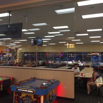 Peter Piper Pizza - Massive eating area - Pizza Near Me - El Paso, Texas