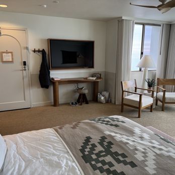 Casa Loma Beach Hotel - Sunset Suite TV and seating - Hotels Near Me - Laguna Beach, California Casa Loma Beach Hotel - Sunset Suite TV and seating - Hotels Near Me - Laguna Beach, California