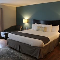 Dahlonega Square Hotel & Villas - King room in The Dahlonega Square Hotel