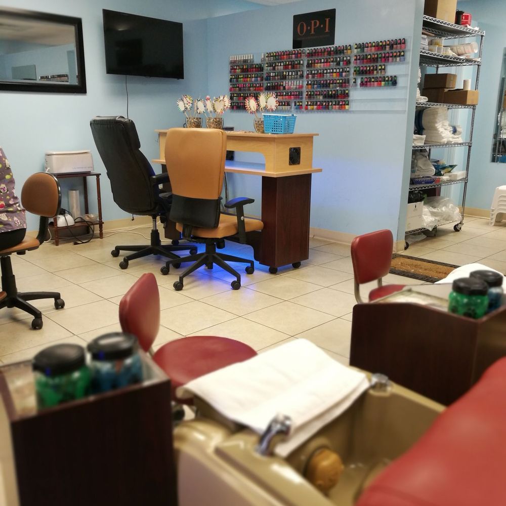 Manoa Nails - Small space - Nail Salons Near Me - Honolulu, Hawaii Manoa Nails - Small space - Nail Salons Near Me - Honolulu, Hawaii