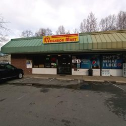 Neighbor Mart - Here is the store located on Jefferson Davis Highway
