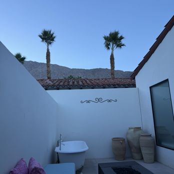 La Serena Villas - View from room patio - Hotels Near Me - Palm Springs, California La Serena Villas - View from room patio - Hotels Near Me - Palm Springs, California