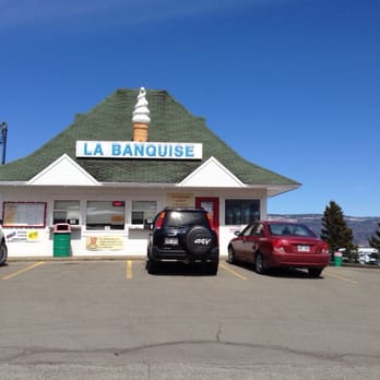 Bar Laitier La Banquise - two cars parked in front of a building - Bars Near Me - Gaspe, Quebec Bar Laitier La Banquise - two cars parked in front of a building - Bars Near Me - Gaspe, Quebec