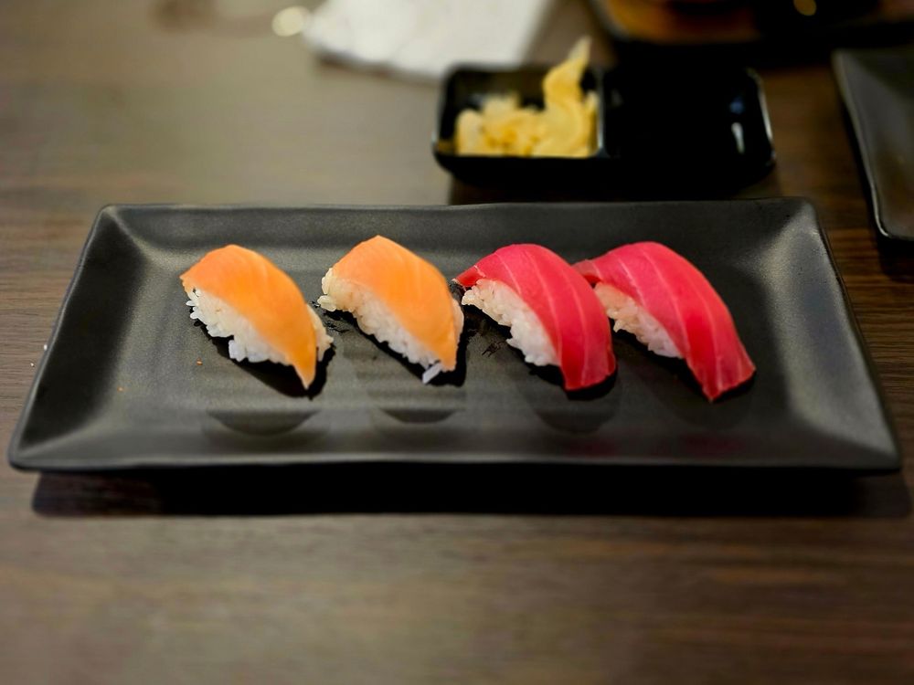 Roll House Sushi Grill Go Logo