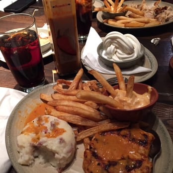 Nando's Peri-Peri - Had the boneless chicken breast with peri chips and the perinaise. Also got the bottomless frozen yogurt, which is delicious. - Chicken Shop Near Me - Chicago, Illinois