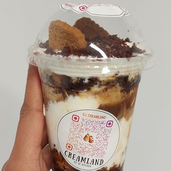 Creamland by SJ Kitchen - Mocha biscoff cream - Desserts Near Me - Toronto, Ontario